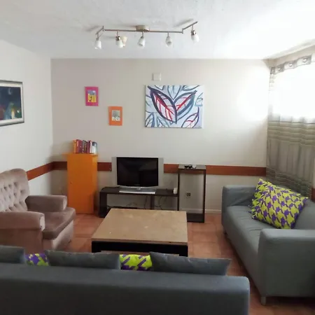 Center Economic Huge Flat פורטו