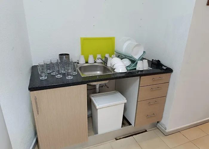 Center Economic Huge Flat דירה *