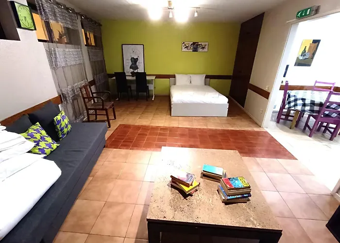 Center Economic Huge Flat פורטו